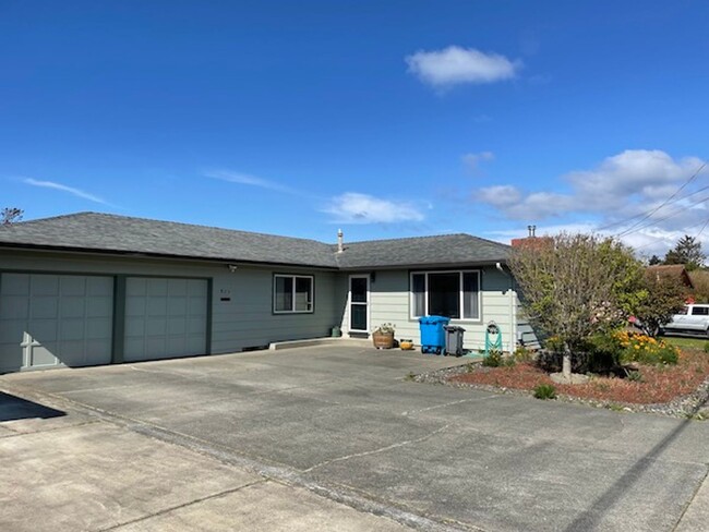 Spacious 3-Bedroom House in Eureka - Spacious 3-Bedroom House in Eureka