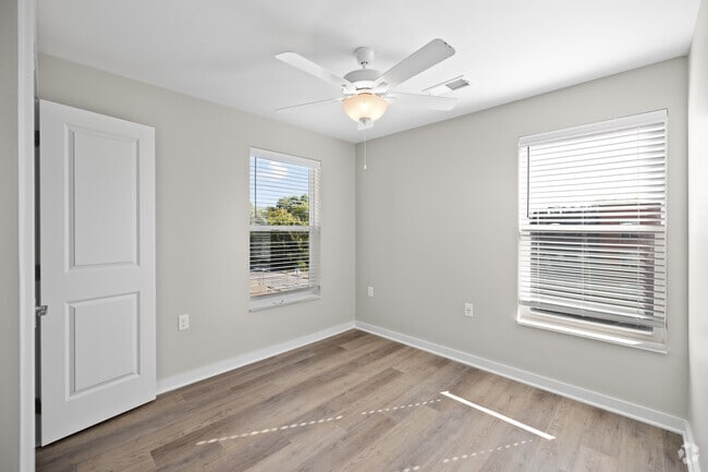 3BR, 2BA - 1,080SF