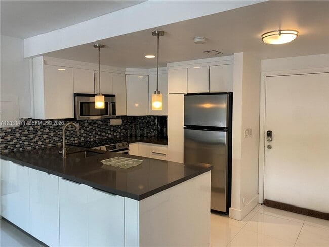 Building Photo - 1540 Meridian Ave Unit 4K