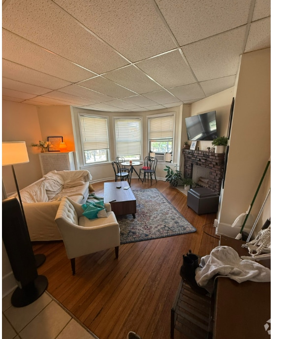Building Photo - 877 Beacon St Rental