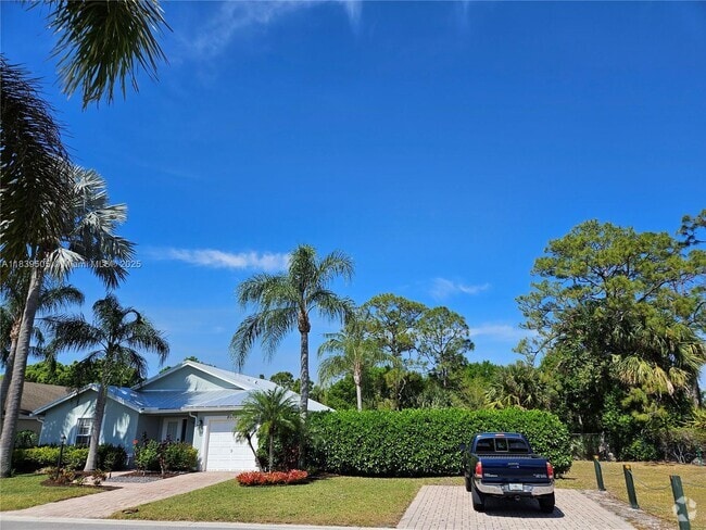 Building Photo - 8904 SW Fishermans Wharf Dr Rental