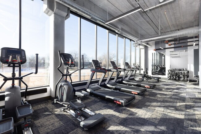 Fitness Studio - Lynvue Apartments