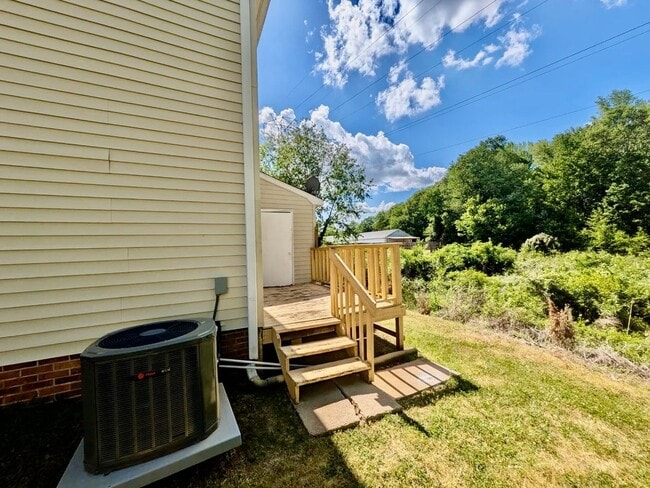 Photo - 143 Montague Dr