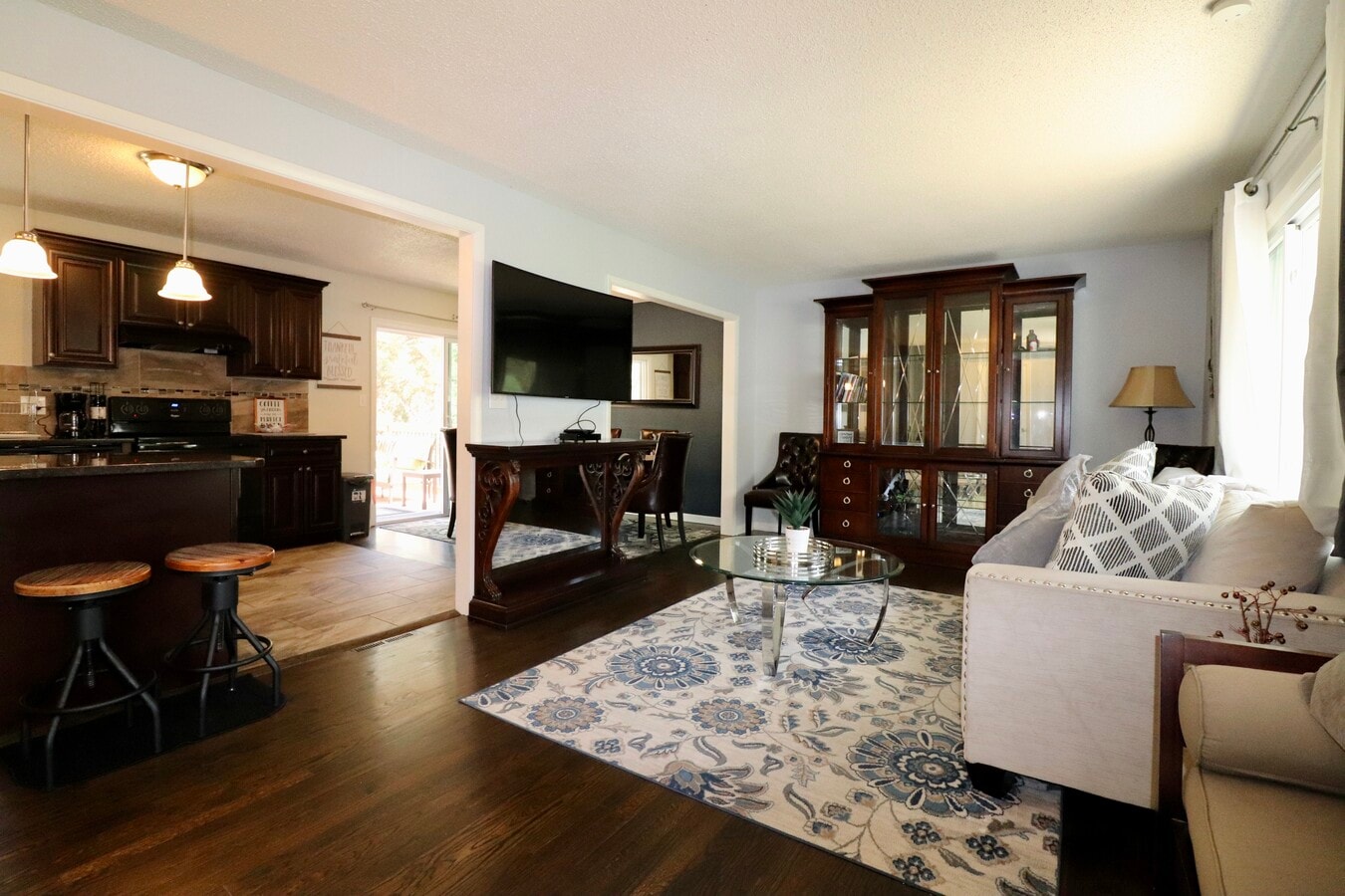 Photo - 8045 Woodward St