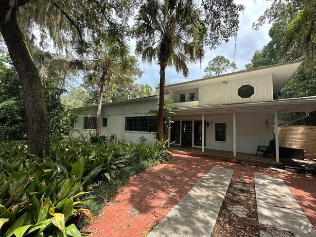 Building Photo - Charming 4 Bedroom, 3 Bath Home in Florida...