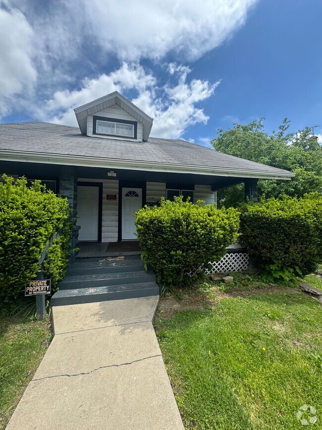 Building Photo - 1718 S Elm St Unit 2 Rental