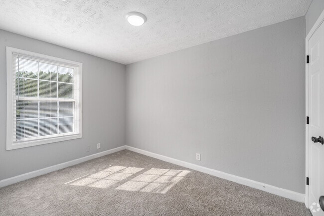 3BR, 1BA - 999SF - Second Bedroom
