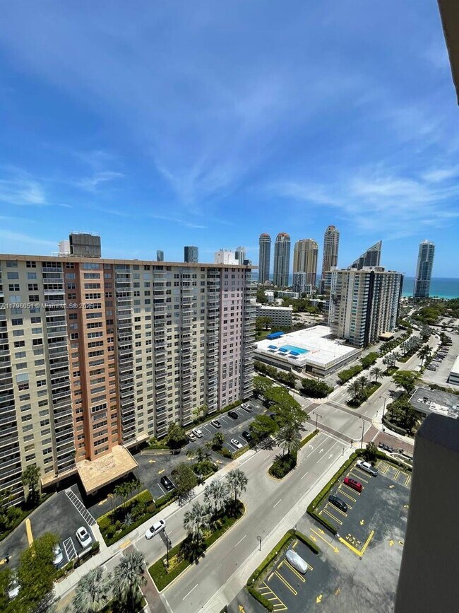 Photo - 250 174th St Apartamento Unidad 2308