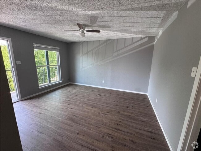 Building Photo - 309 E Dean Ave Unit 4 Rental