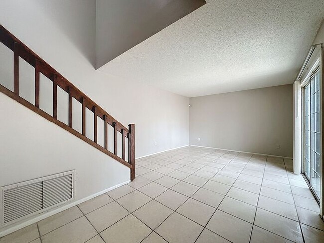 Photo - Carmel Oaks Townhome style Condo in Orlando