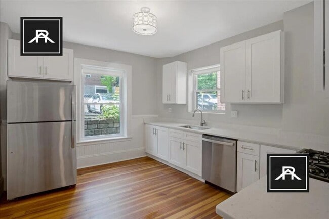 Building Photo - 3 bedroom in Brookline MA 02445 Unit 116-03 Rental