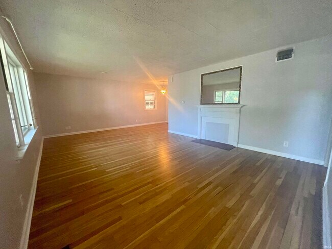 Photo - 1822 E 2nd St