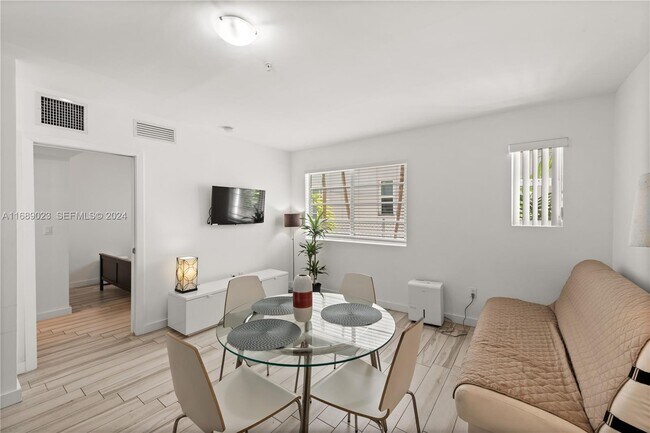 Photo - 1560 Meridian Ave Unidad 109