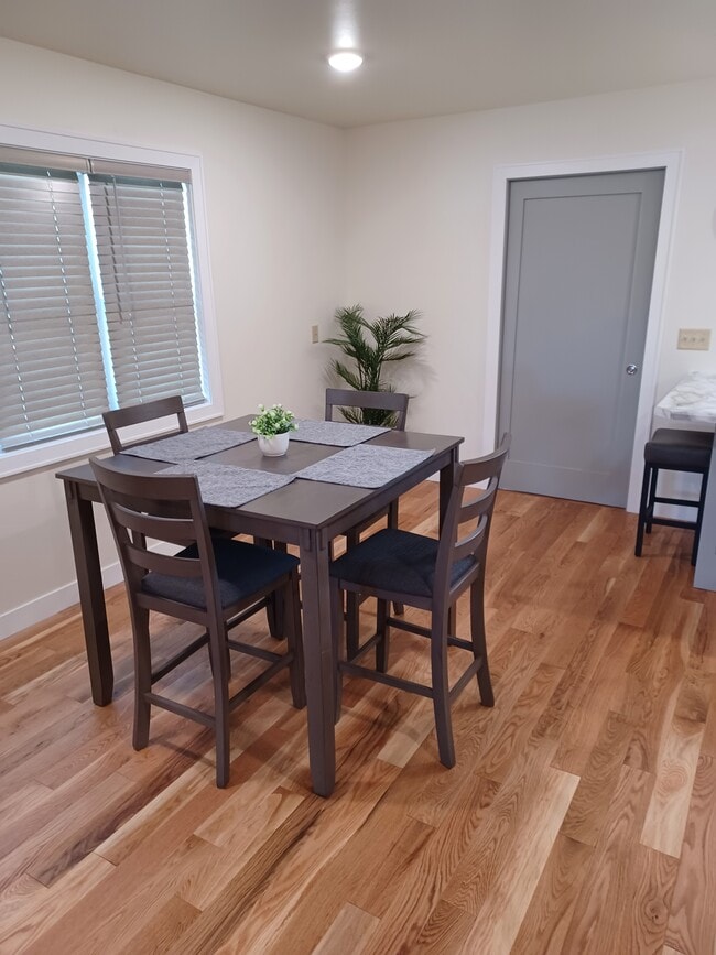 Photo - 514 Farnam St Unit Utilities Included!!