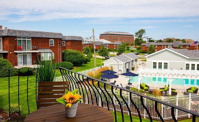 1 Admiralty Dr