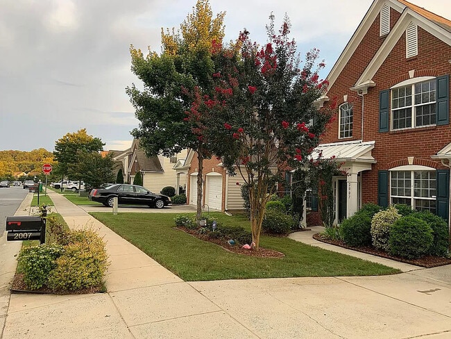 Building Photo - Room in House on Arbor Vista Dr