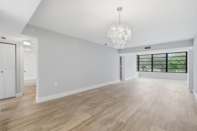 Photo - 1717 Whitehall Dr Unit 205