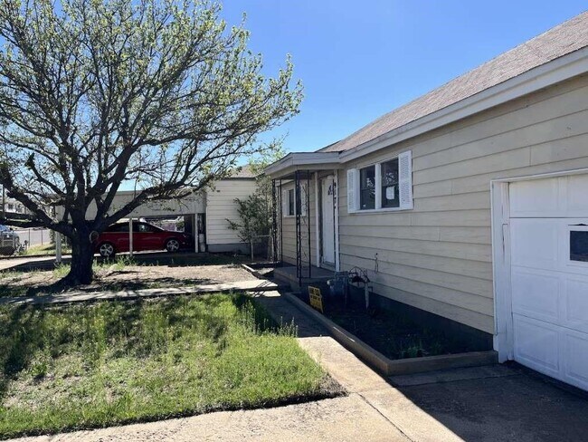 Photo - 917 Nelson St