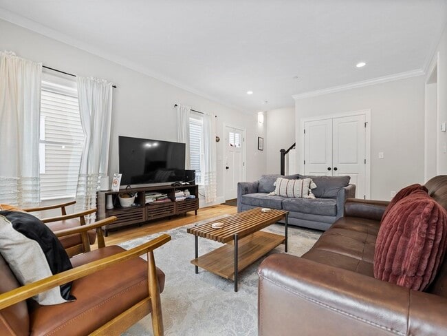 Photo - 443 Neponset St