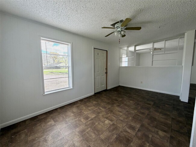 Photo - 1125 N Valderas St