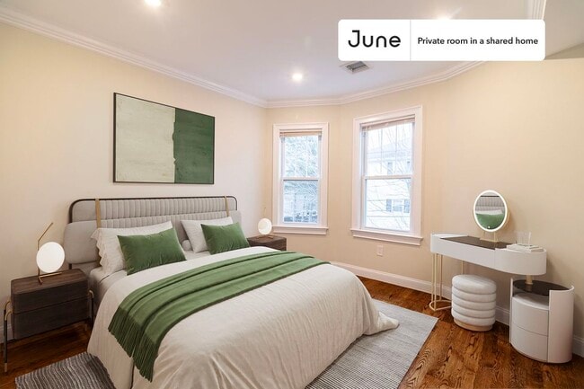 Building Photo - Private bedroom in 4 bed/1.5 bath Home