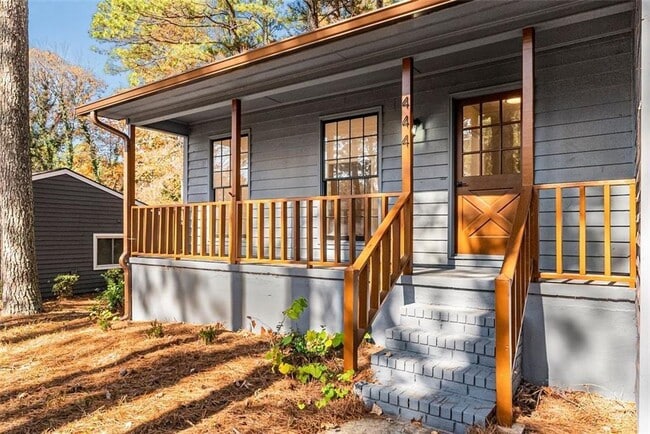 Photo - 444 Wellington Way