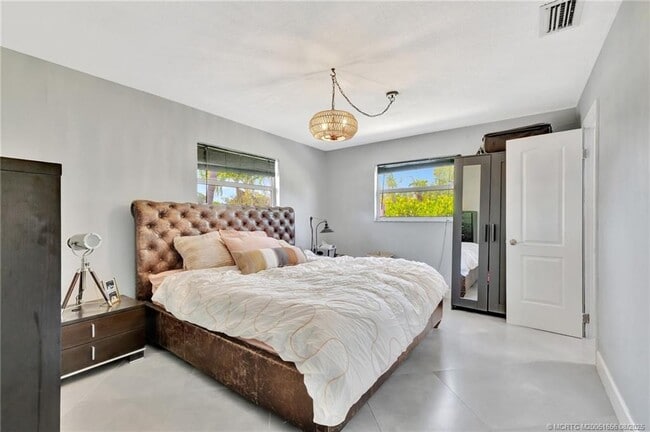 Photo - 1894 SE Lafayette St