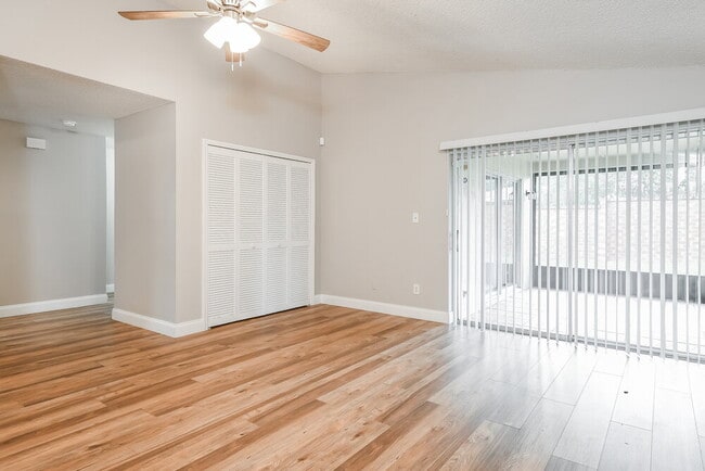 Photo - 810 Grand Cayman Ct