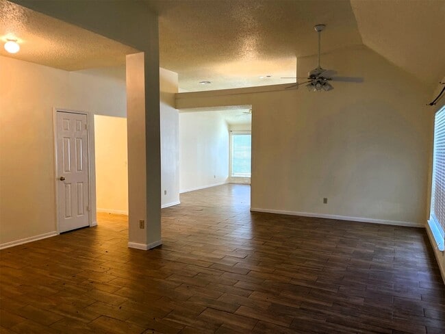 Photo - 107 S Village Knoll Cir