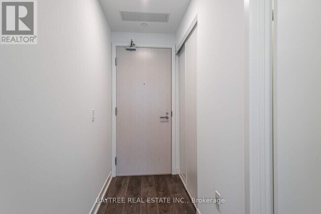 Photo - 115 Blue Jays Way Unité 1111