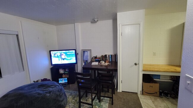 Photo - Studio Apartment - Available August 10th Unidad 307