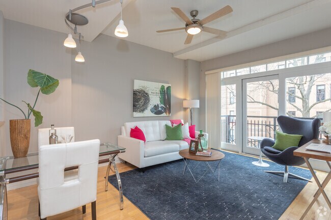 1BR, 1BA - 614 SF