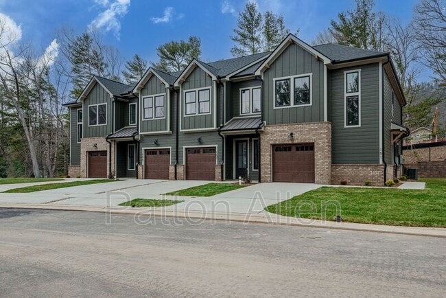 153 Collin Pl