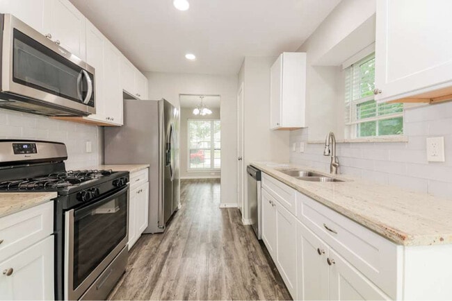 Photo - 611 Hanover Dr