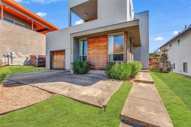 Building Photo - 5325 Sendero Hills Pkwy Rental