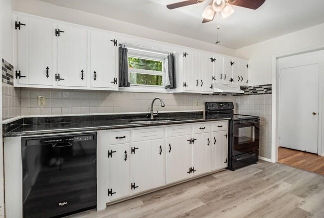 Photo - 2563 Beverly Hills Dr