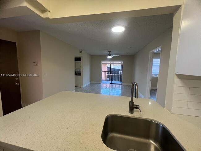 Photo - 6560 W 27th Ct Unidad 2157