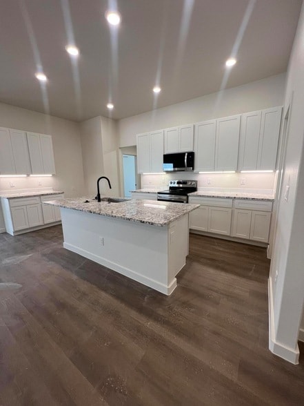 Photo - 3105 140th St