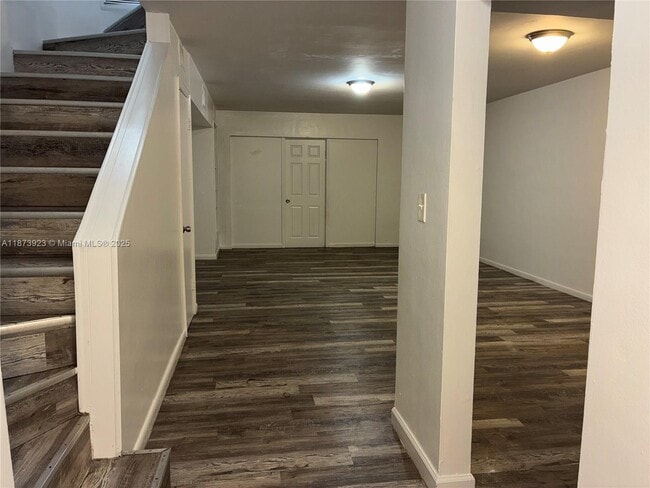Photo - 1358 W 69th St