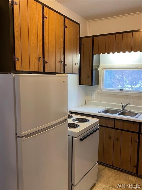 Photo - 2461 Bowen Rd