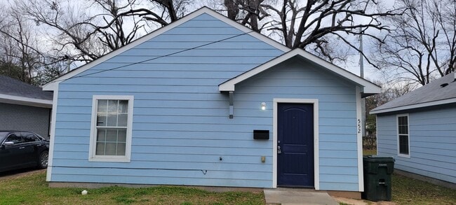 Newer Construction 2 bed/1 bath - Newer Construction 2 bed/1 bath Casa