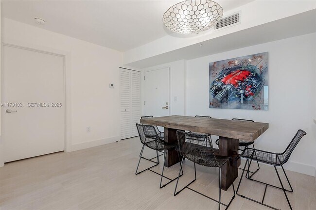 Photo - 90 Alton Rd Unidad 2410