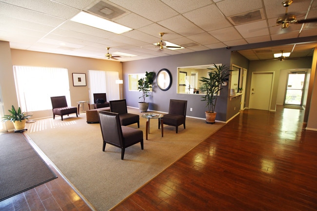 Club Houe - Country Hills Apartments