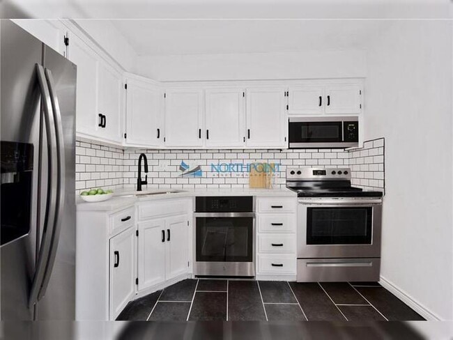 Photo - 4 bed, 2 bath, large backyard, SPECIALS AVAILABLE!