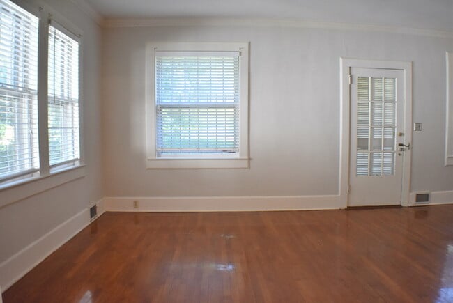 Photo - 2522 Blossom St