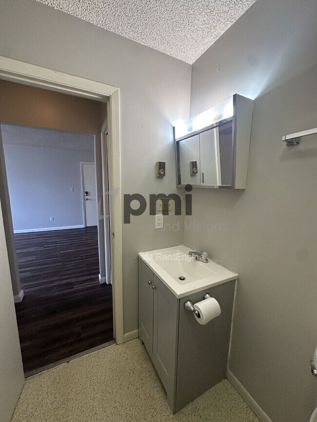 Photo - 24 W Buchanan Ave Unit 9