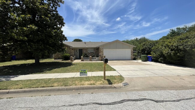 Photo - 6413 Moonglow Ln House