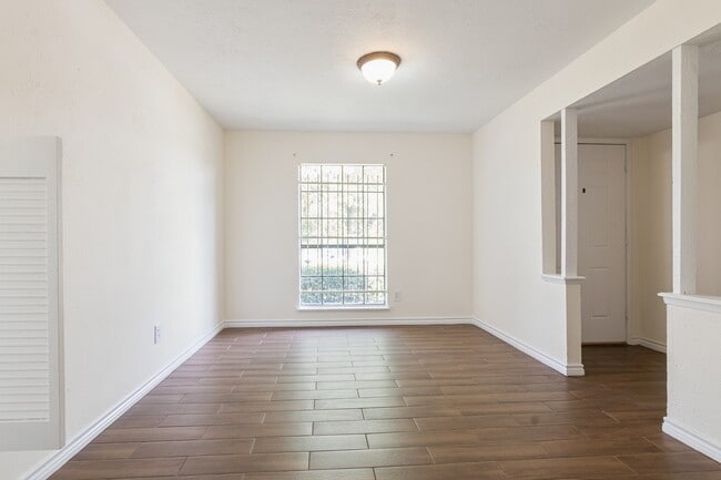 Photo - 14603 Lorne Dr