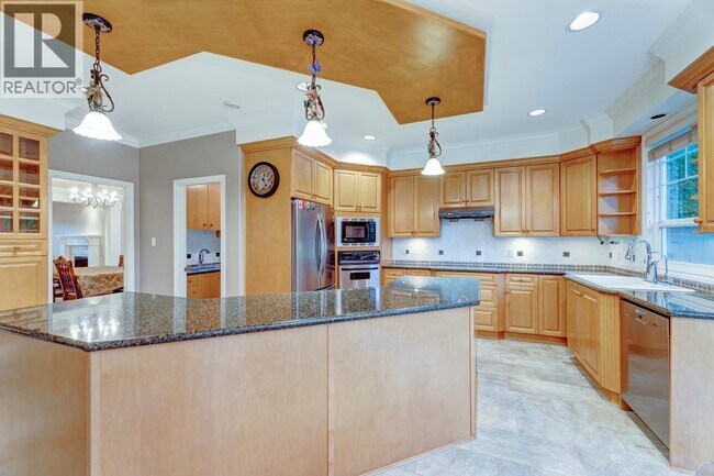 Photo - 7988 Sunnyholme Crescent