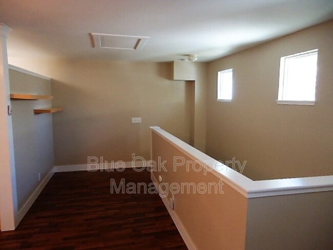 Photo - 2371 England St